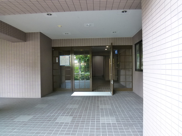 【メゾンドール学園前西】正面エントランス 【メゾンドール学園前西】正面エントランス