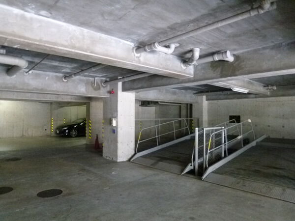 【ネオハイツ学園前3番館】駐車場 【ネオハイツ学園前3番館】駐車場