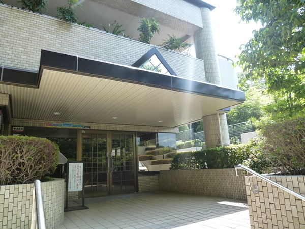 【ネオハイツ学園前】正面エントランス