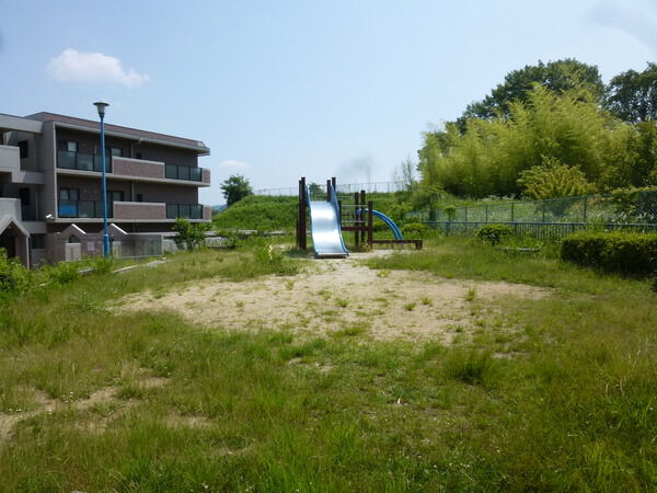 【ラウンドヒルズ富雄】敷地内公園