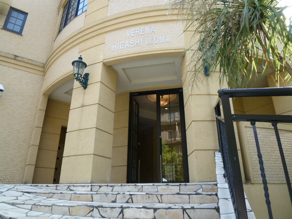 【ヴェレーナ東生駒】玄関写真