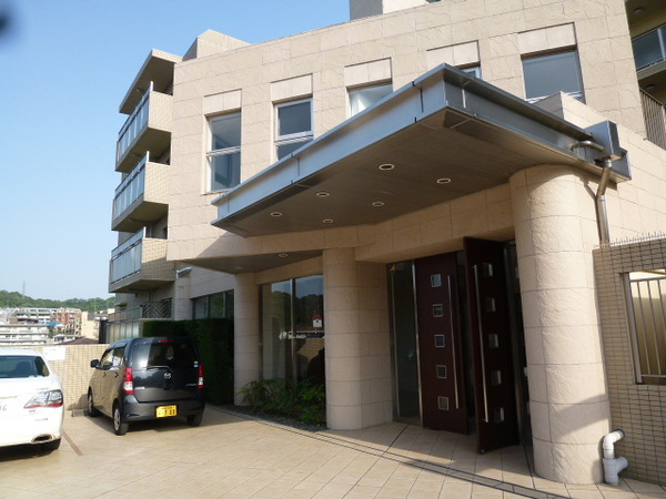 【ハイネスピア東生駒】玄関写真