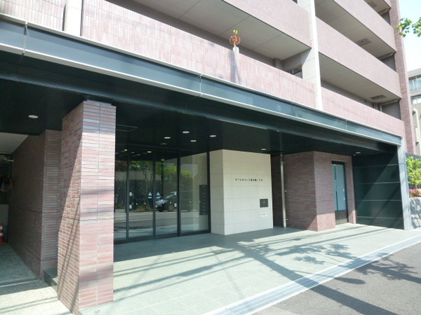 【ローレルコート東生駒一丁目】玄関写真