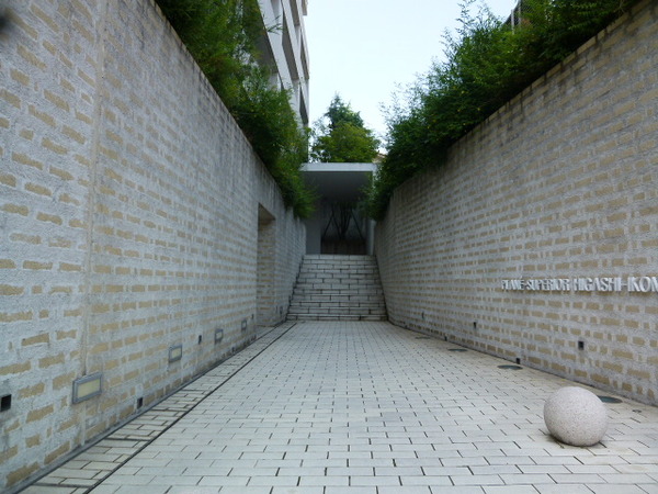 【プラネスーペリア東生駒】玄関写真