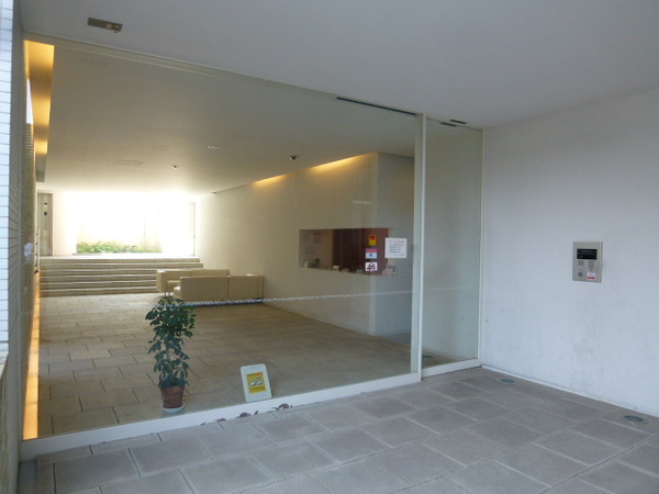 【プラネスーペリア東生駒】玄関写真