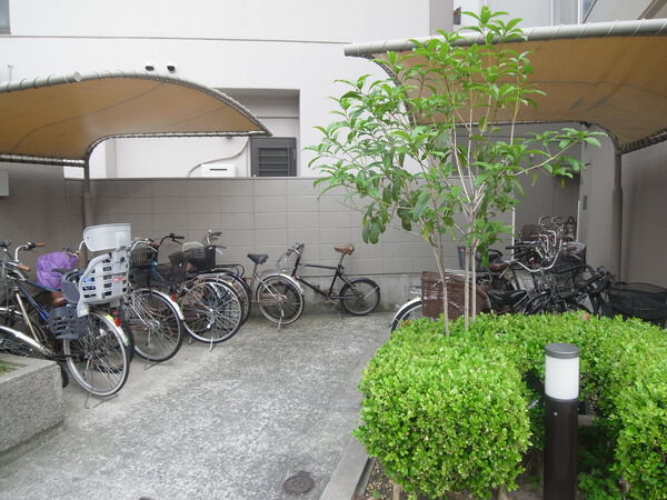 【ストークマンション野田阪神】駐輪場 【ストークマンション野田阪神】駐輪場