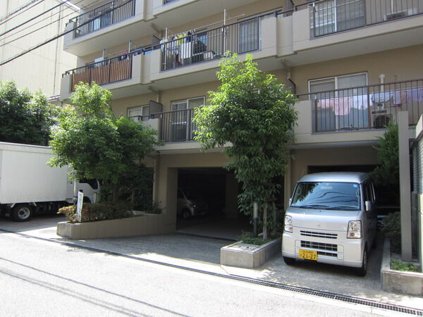 【モンテベルデ肥後橋】駐車場1 【モンテベルデ肥後橋】駐車場1