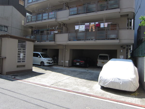 【ハイマート西船場】駐車場