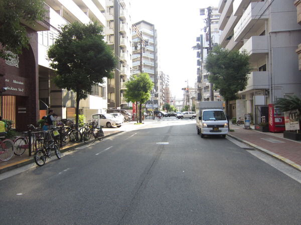 【ライオンズマンション靱公園第2】全面道路写真 【ライオンズマンション靱公園第2】全面道路写真