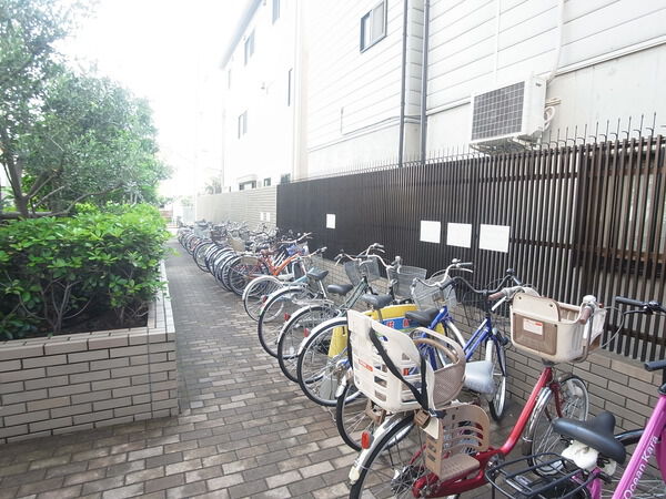 【コスモ塚本C’sタワー】駐輪場