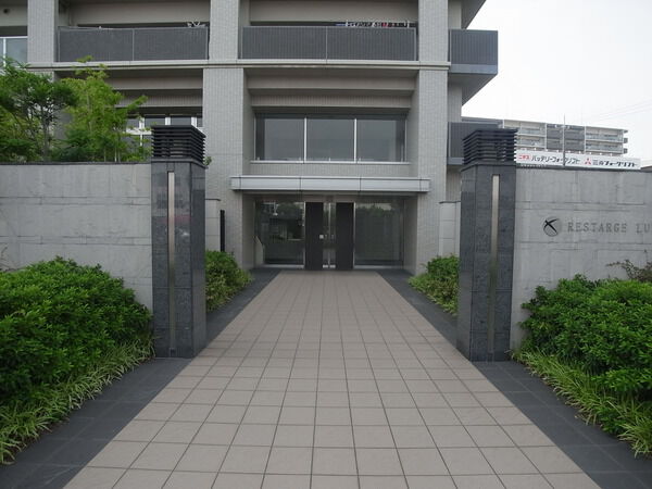 【レスタージュラグゼ】エントランス 【レスタージュラグゼ】エントランス