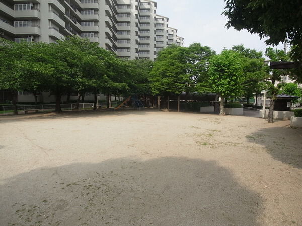 【佃第3コーポ6号棟】敷地内広場