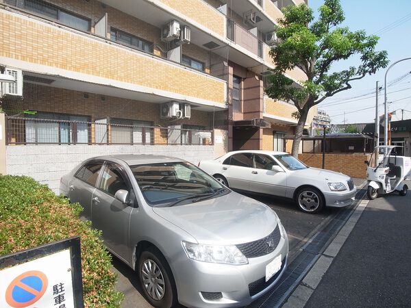 【ダイアパレス塚本２番館】駐車場