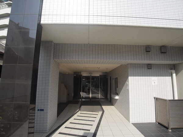 【セレッソコート塚本アクティス】エントランス