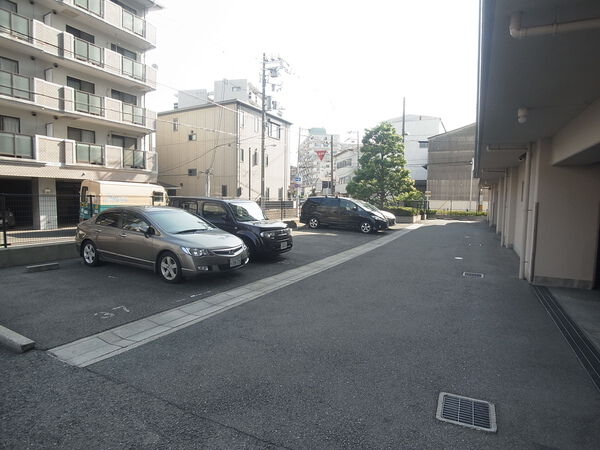 【モンセーヌ塚本】駐車場