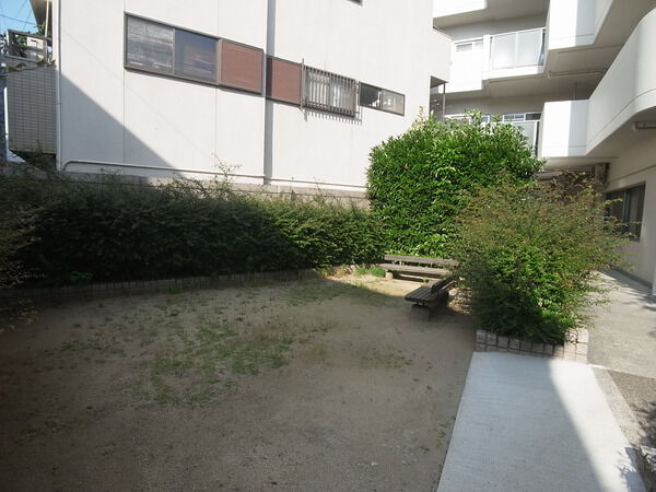 【ディオフェルティ塚本】敷地内共用部