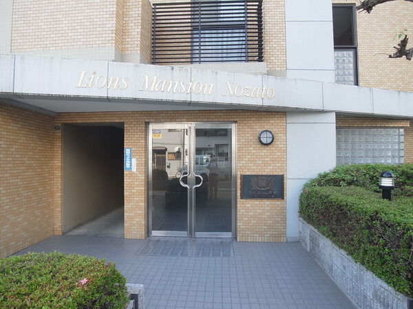 【ライオンズマンション野里】エントランス