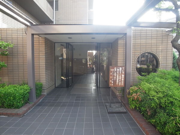 【朝日プラザ塚本】エントランス