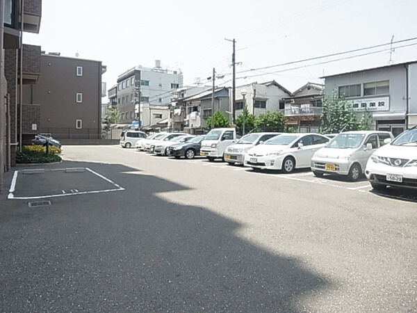 【ダイアパレスビエント淡路】駐車場
