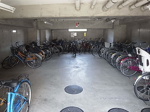 【ダイアパレスビエント淡路】駐輪場