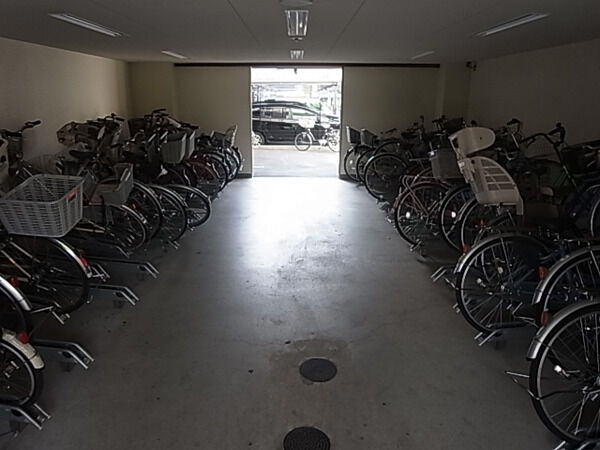 【プロパレス上新庄Ⅱグラヴィス】駐輪場 【プロパレス上新庄Ⅱグラヴィス】駐輪場