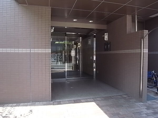 【ヴェーヌ塚本】エントランス
