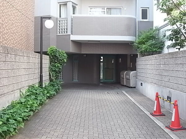 【シーズ塚本東】エントランス