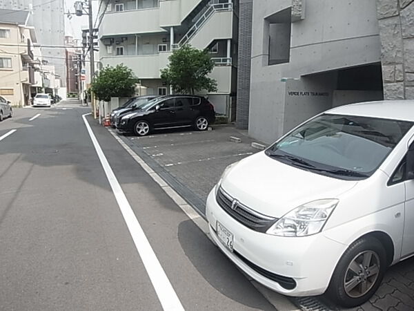 【ベルデフラッツ塚本】駐車場