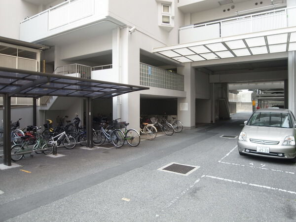 【新大阪シティコーポ】駐輪場・駐車場