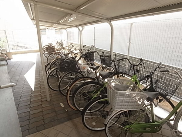 【モンテベルデ東梅田】駐輪場 【モンテベルデ東梅田】駐輪場