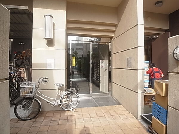 【レジュールアッシュ梅田イースト】エントランス