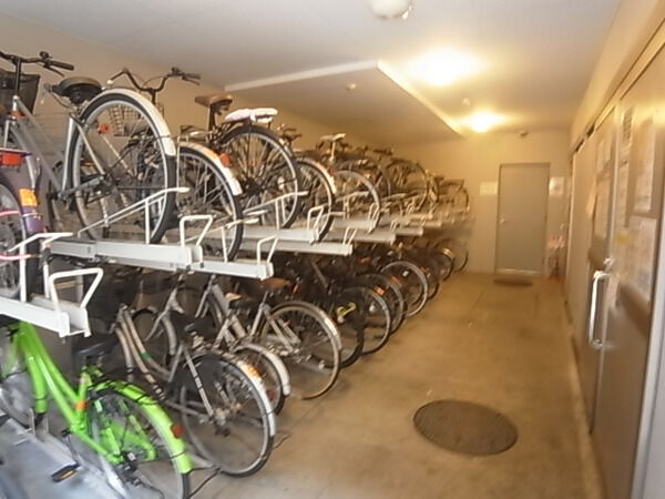 【エスリード御堂筋梅田】駐輪場