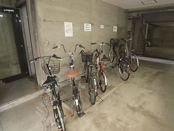 【梅田ベイスワン】駐輪場