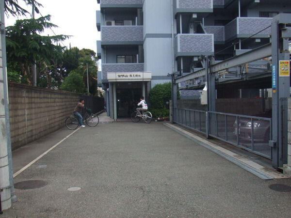 【セザール鶴見緑地】エントランス 【セザール鶴見緑地】エントランス