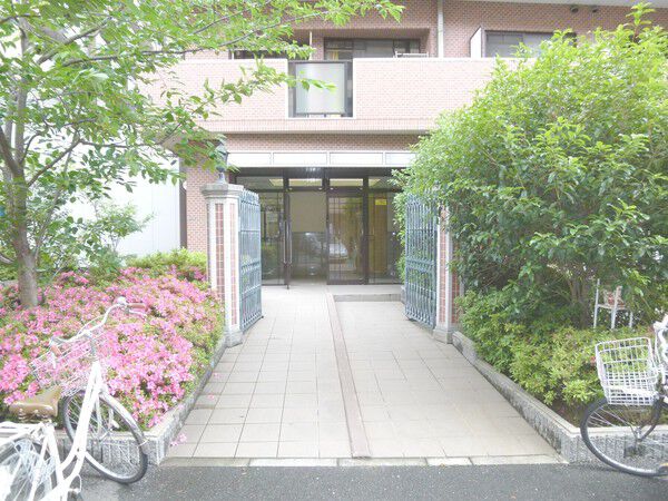 【デリード阿波座】エントランスアプローチ
