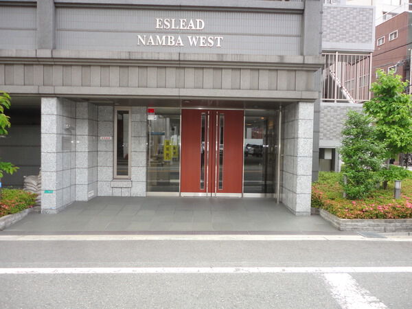 【エスリード難波ＷＥＳＴ】エントランスアプローチ