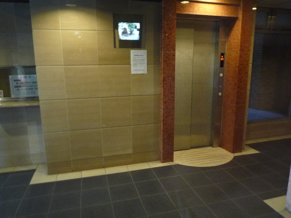 【プレサンス難波ＥＡＳＴモダニティ】エントランス内