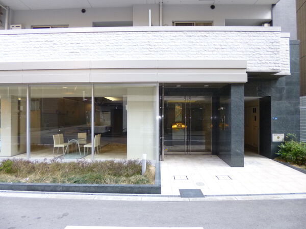 【エステムプラザ心斎橋エグゼ】エントランスアプローチ