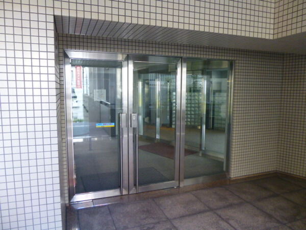 【ハイマート夕陽丘アーバニティ】エントランス前