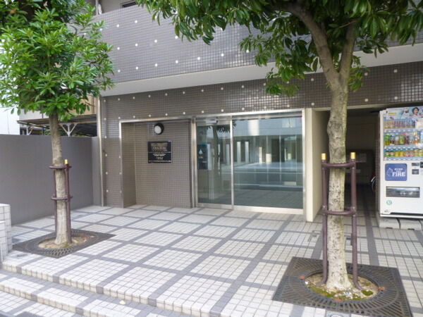 【ベルアーバニティ上町台】エントランス前 【ベルアーバニティ上町台】エントランス前