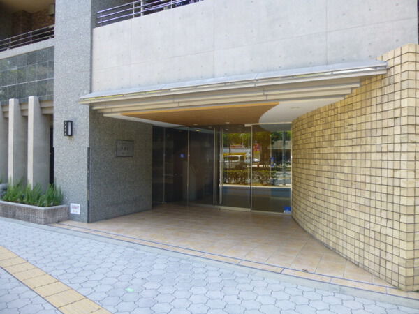 【ディアステージ夕陽丘ソシエール】エントランス前 【ディアステージ夕陽丘ソシエール】エントランス前