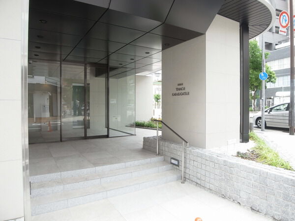 【ドゥーシェ天王寺烏ヶ辻】エントランス前