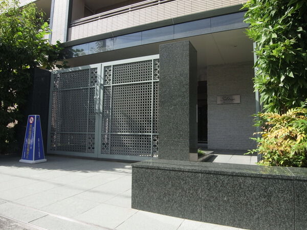 【北畠ソルステージュ】エントランス前 【北畠ソルステージュ】エントランス前