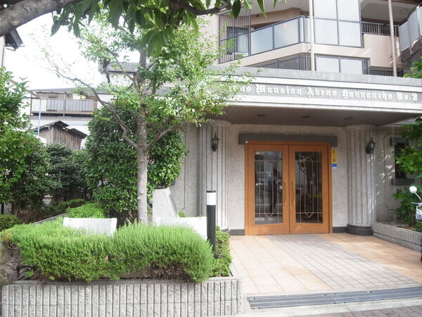 【ライオンズマンション阿倍野阪南町第2】エントランス前