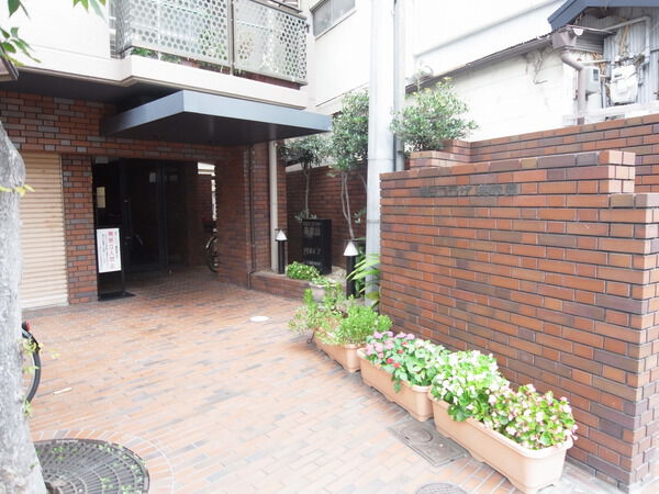 【朝日プラザ美章園】エントランス前 【朝日プラザ美章園】エントランス前