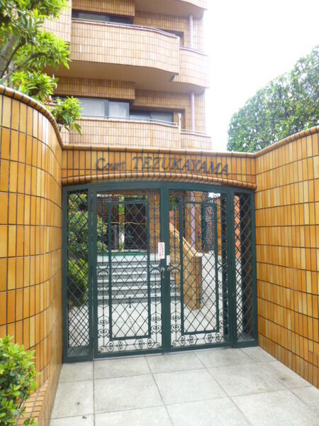 【コート帝塚山】エントランス前