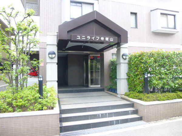 【ユニライフ帝塚山】エントランス前