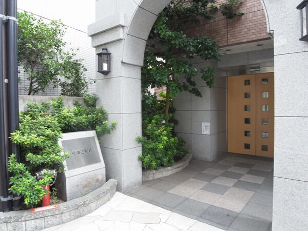 【M’プラザ北田辺駅前】エントランス前 【M’プラザ北田辺駅前】エントランス前