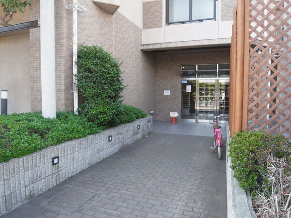 【ネオハイツ北加賀屋】エントランス前 【ネオハイツ北加賀屋】エントランス前