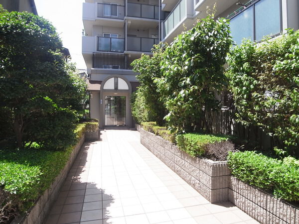 【粉浜グリーンハイツ】エントランス前 【粉浜グリーンハイツ】エントランス前